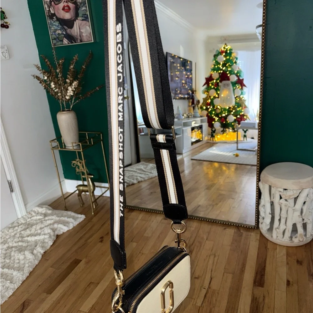 Marc Jacobs Black and Cream Crossbody Bag - Picture 3 of 5